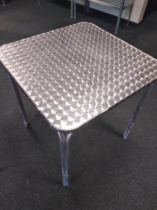 Tavolo da bar in alluminio