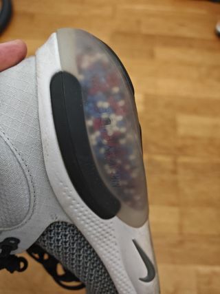 Zapatillas Nike grises y negras