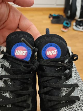 Zapatillas Nike grises y negras