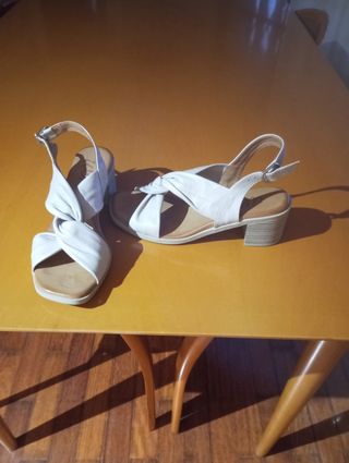 Sandalias Piel Beige Mujer
