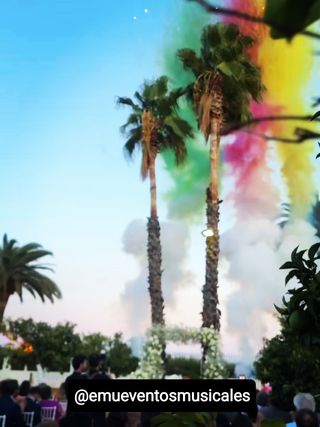 Humo aéreo de colores para eventos: arcoiris