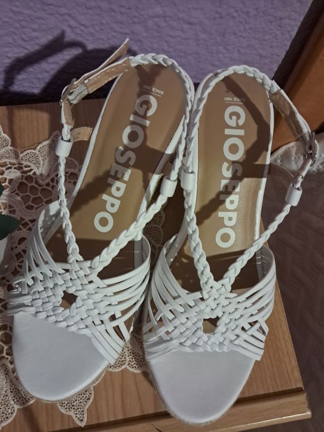 Cuñas Gioseppo blancas