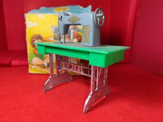 Antigua máquina de coser Joal