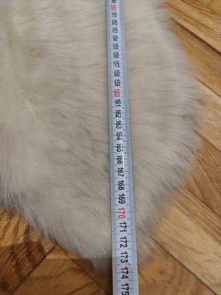 Cuello de pelo blanco