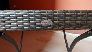 Carrito bar marrón de mimbre