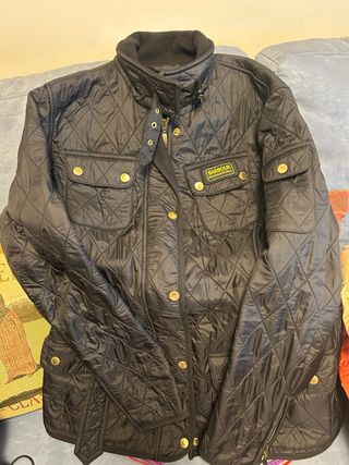Chaqueton Barbour negra acolchada cortavientos
