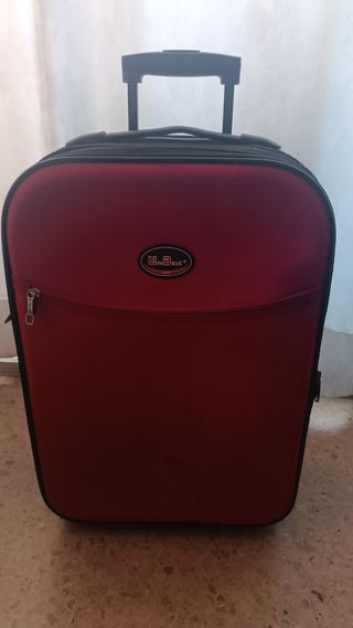 Maleta UniBest rojo
55x23x35
Dos ruedas