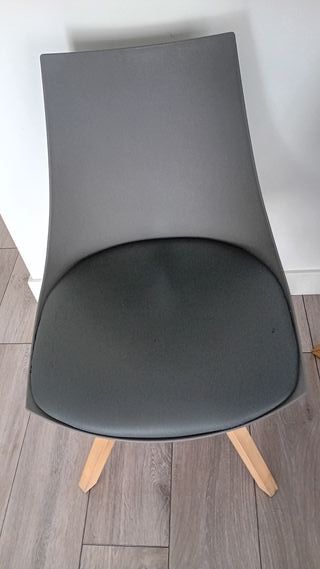Silla gris - Asiento piel sintético, patas en made