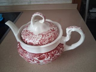 Tetera porcelana roja y blanca