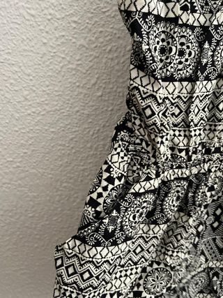 Mono corto fluido blanco y negro 