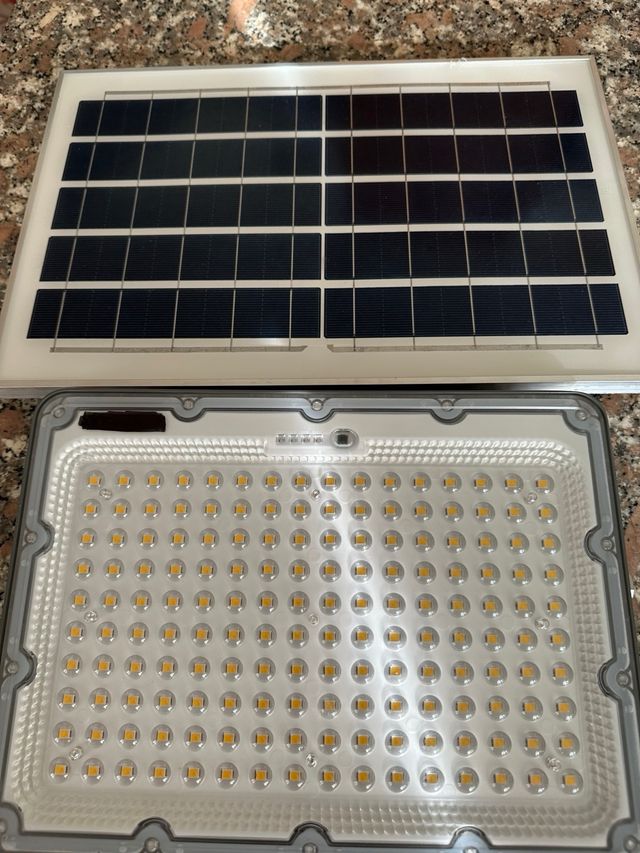 Faro solare LED 50W - Grigio