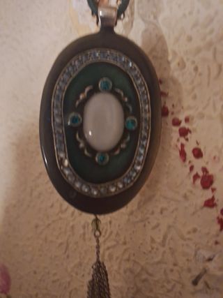 Precioso colgante antiguo con preciosa piedras ver