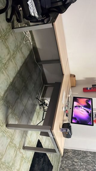 Escritorio esquinero madera-metal