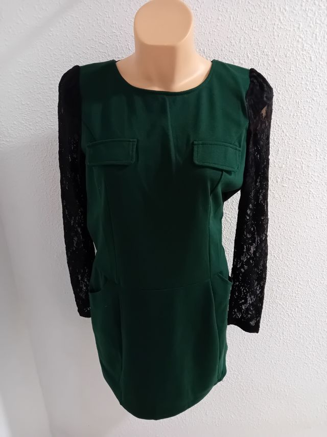 Vestido verde con mangas negras