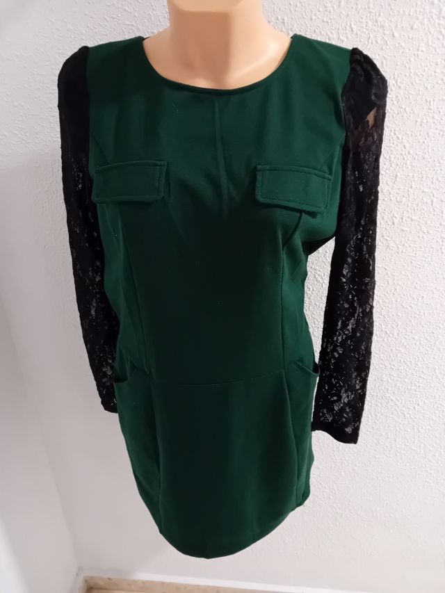 Vestido verde con mangas negras