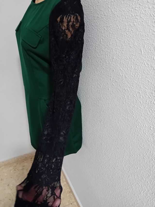 Vestido verde con mangas negras