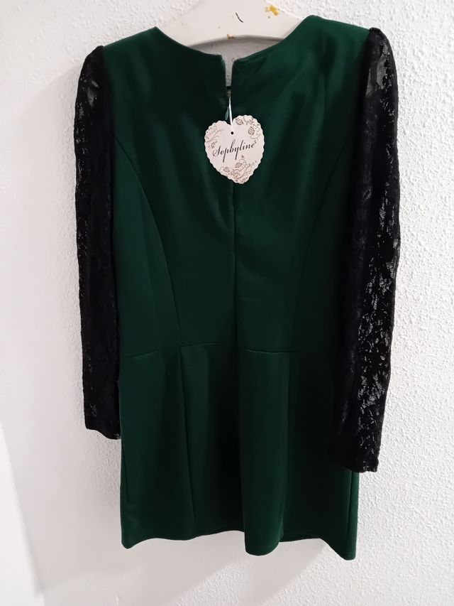 Vestido verde con mangas negras