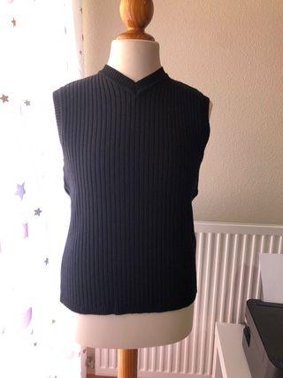 Chaleco negro hombre. XL 42. Zara