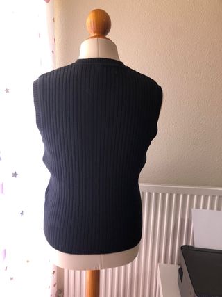 Chaleco negro hombre. XL 42. Zara