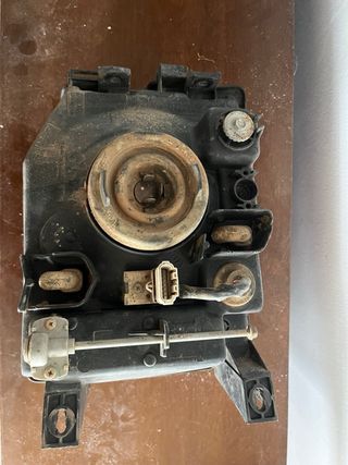 Faro Mitsubishi Montero 92