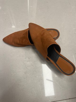 Zapatos Stradivarius tacón bajo marrones talla 39