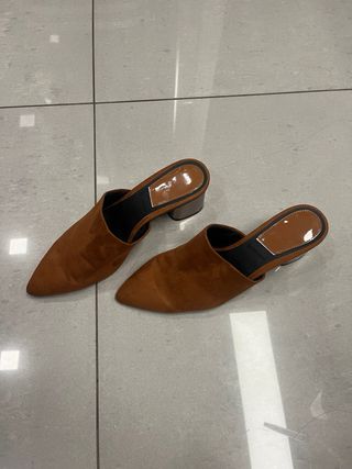Zapatos Stradivarius tacón bajo marrones talla 39