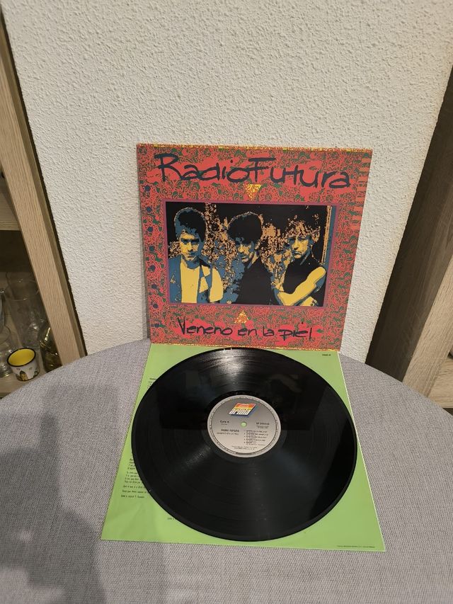 Radio Futura - Veneno en la Piel. 1990 LP