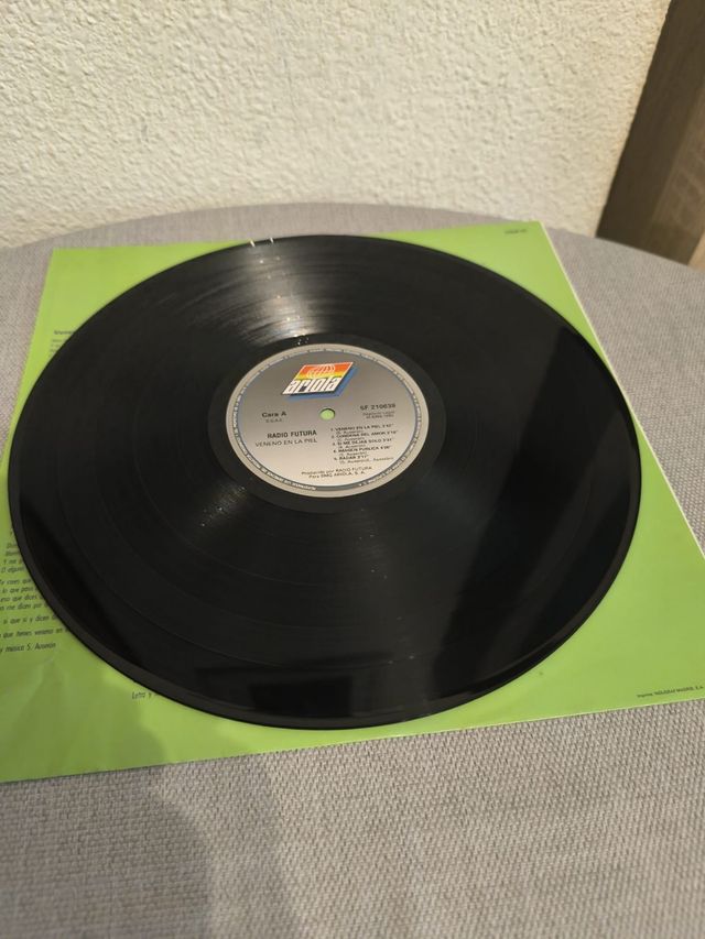 Radio Futura - Veneno en la Piel. 1990 LP