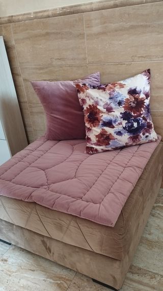 Sofá marrón de tela