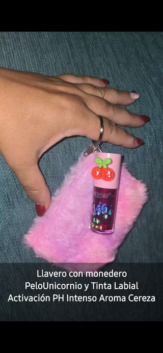 Labial con Llavero Monedero