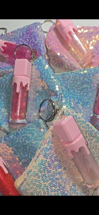 Labial con Llavero Monedero