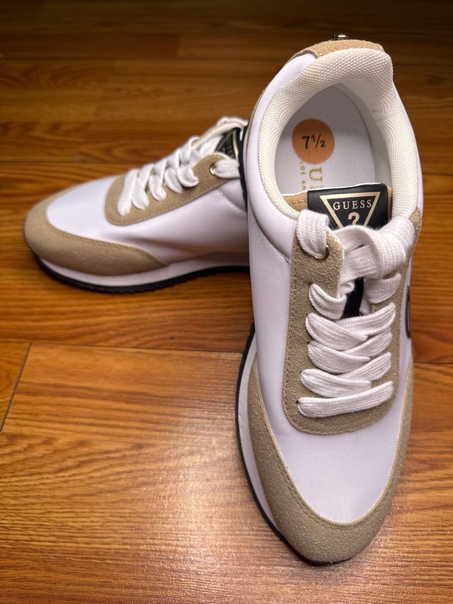 Zapatillas Guess - Blancas y Beige - 7 1/2