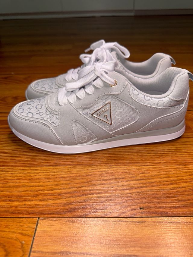 Zapatillas Guess Gris - Deportivas