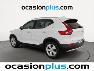 Volvo XC40 T3 Momentum Auto 120 kW (163 CV)