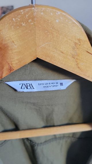 Chaqueta Zara verde oliva - S