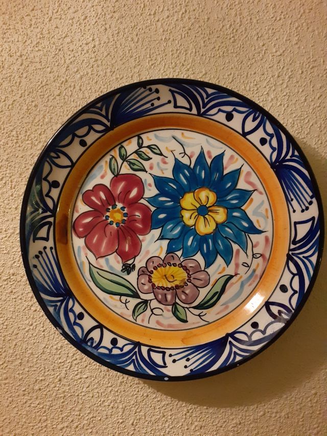 Piatto decorativo dipinto a mano
