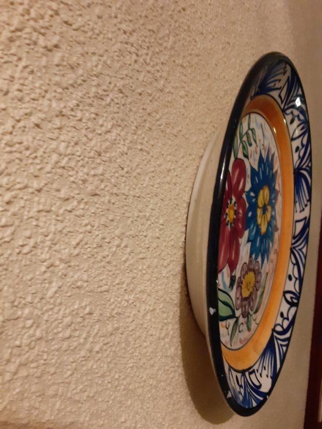 Piatto decorativo dipinto a mano