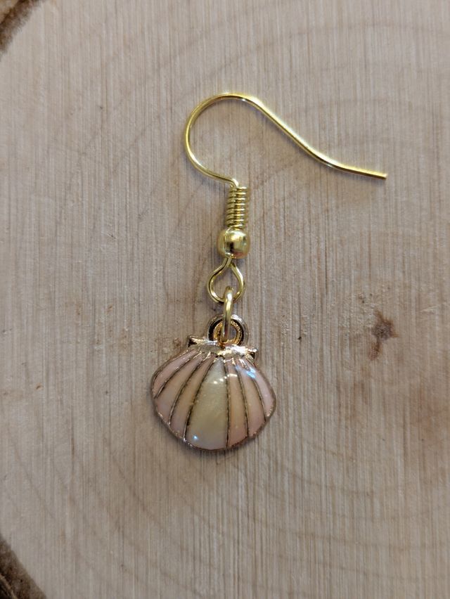 Pendientes conchas dorados