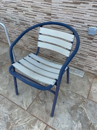 Mesa y 2 sillas metal jardín