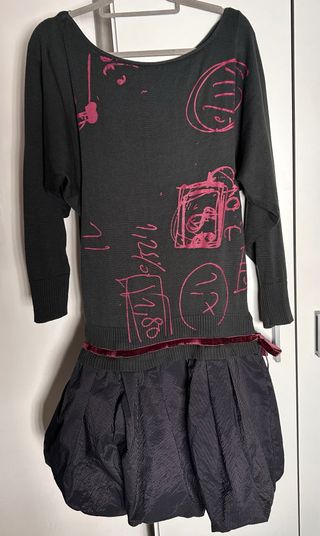 Vestido Desigual gris, granate.