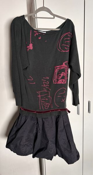 Vestido Desigual gris, granate.