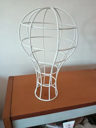 Espositore in acciaio per cappelli e parrucche