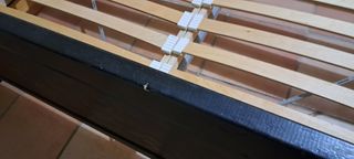 Cama negra 160 por 200 cm. 