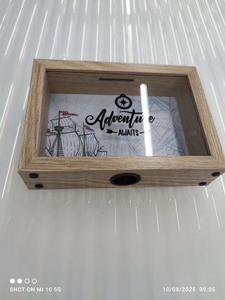 Salvadanaio in legno stile mappa