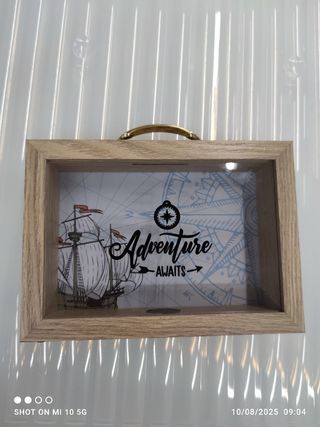 Salvadanaio in legno stile mappa
