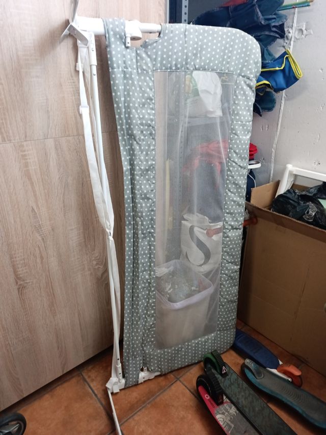 Barrera cama bebé - gris con lunares