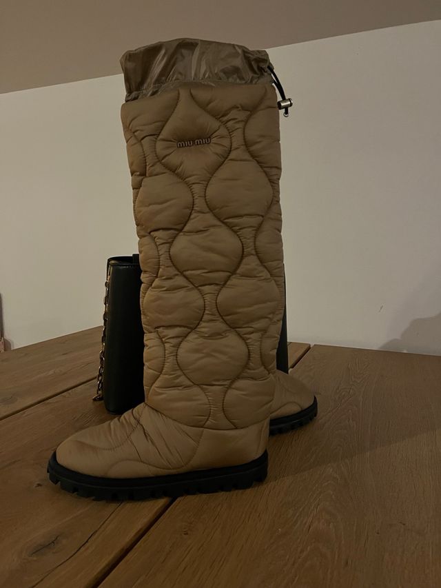 Botas Miu Miu beige talla 36