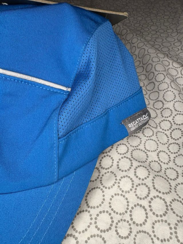 Gorra Regatta azul senderismo