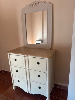 Cómoda con espejo - Madera blanca