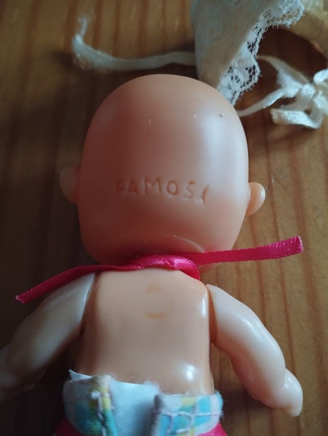 Muñeca Famosa Mini Bebé 1970